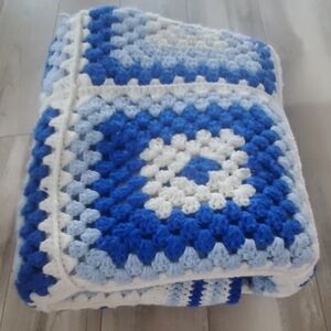 Vintage Afghan Handmade Throw Bedding Blanket Crochet Blue & White Granny Square